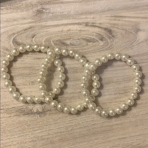 Set of 3 White Pearl Bracelets - Picture 5 of 5